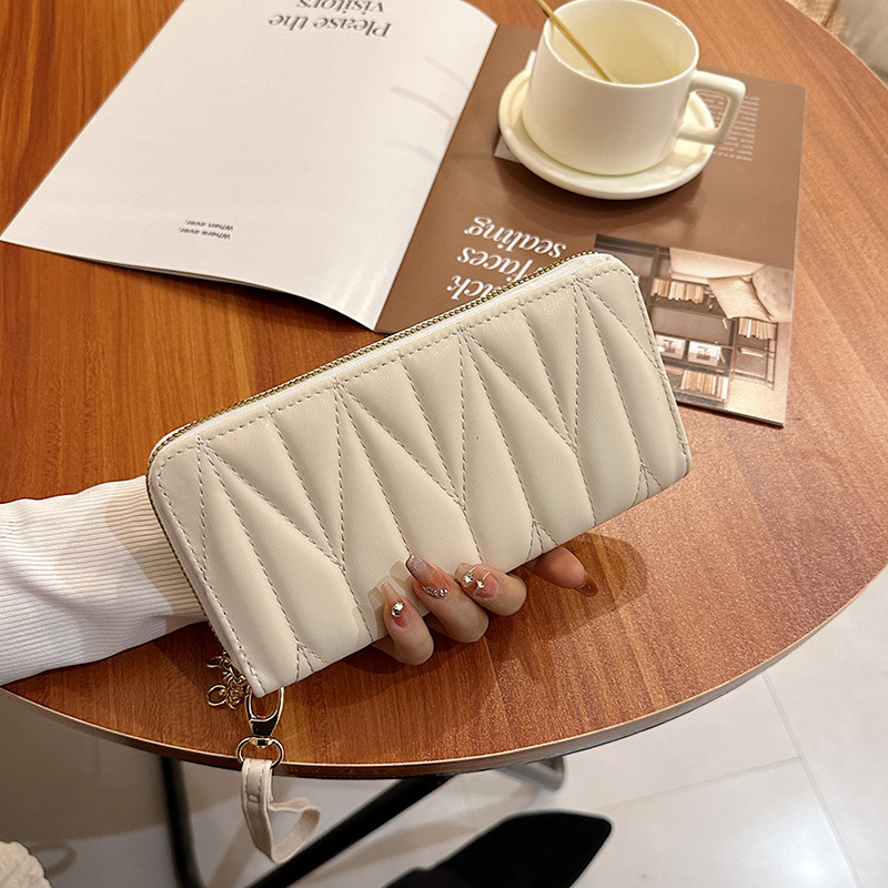 Modern Long Wallet in a Diamond Design