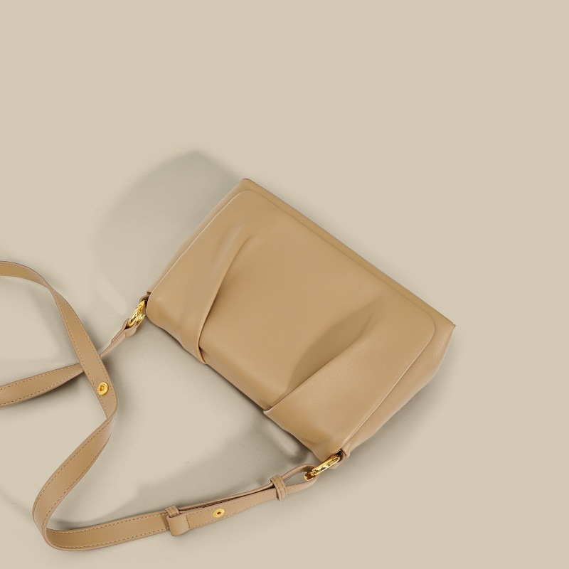 Elegant Shoulder Bag with Chain Strap