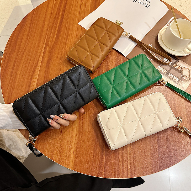 Modern Long Wallet in a Diamond Design