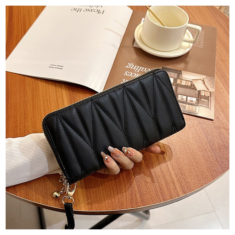 Modern Long Wallet in a Diamond Design