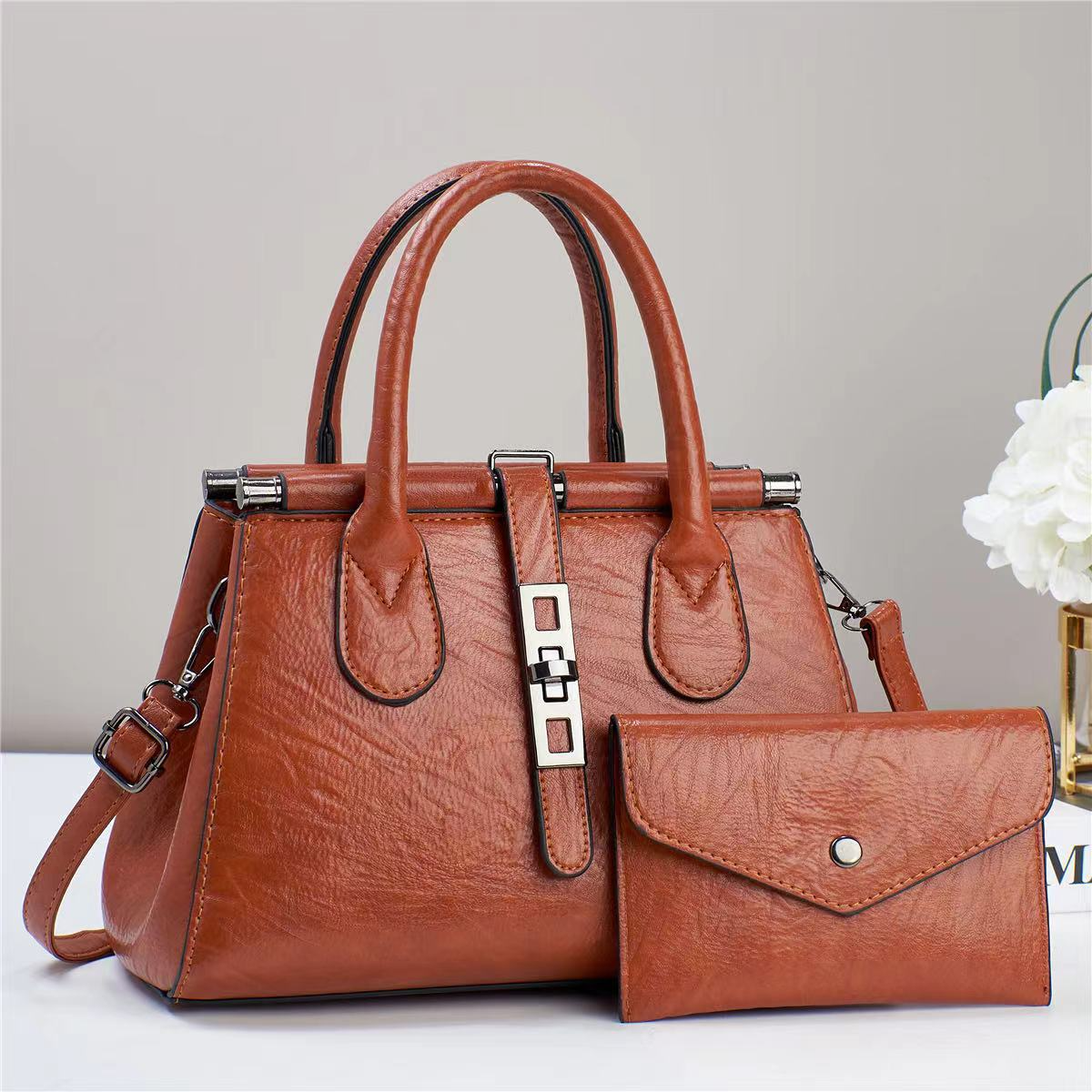 Stylish Retro Shoulder Bag with Large Capacity