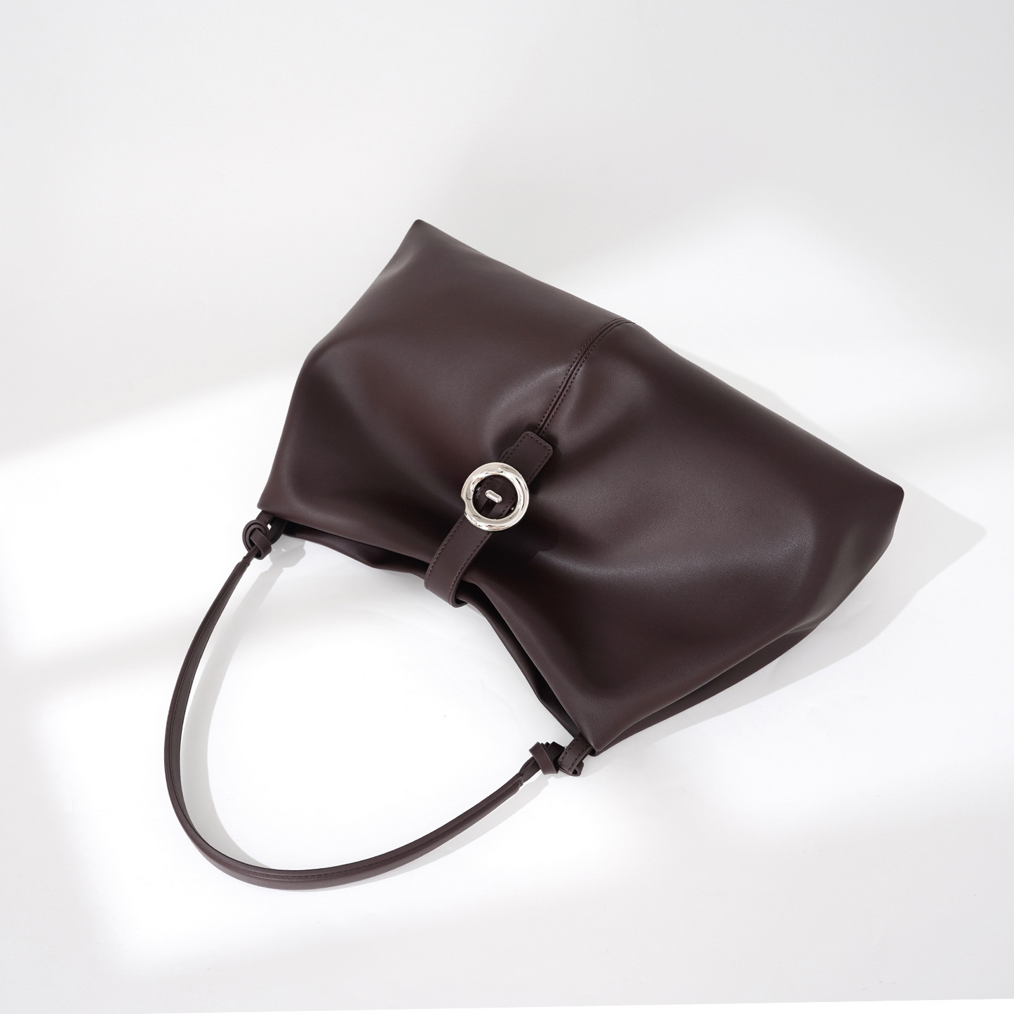 Versatile Tote Stylish and Spacious for Every Day