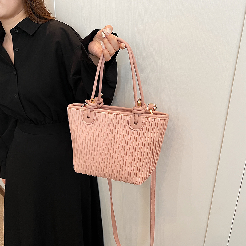 Simple Women 's Shoulder Bag with a Modern Design