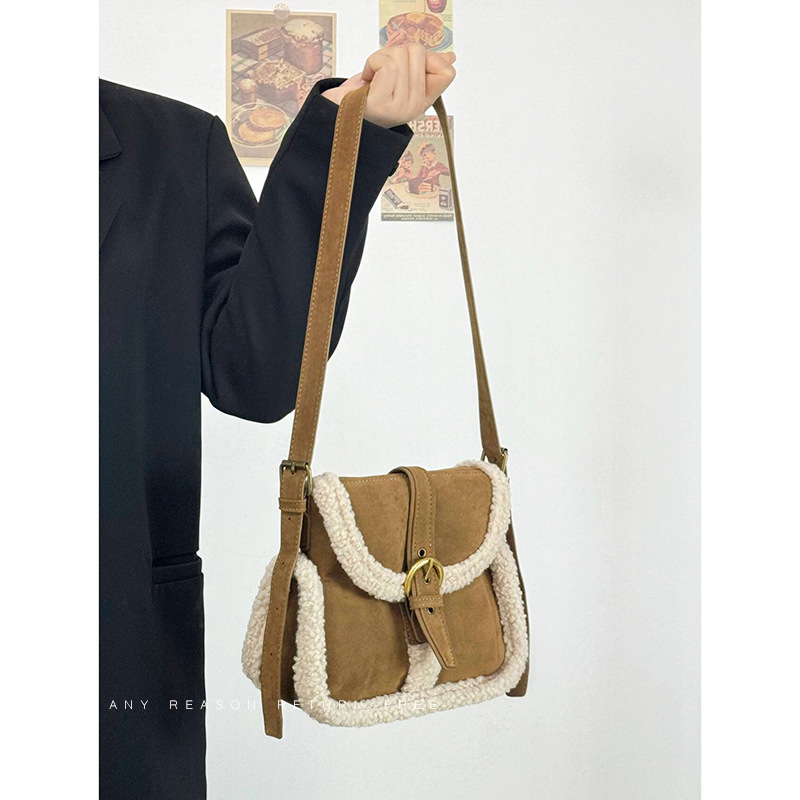 Cosy Chic Woollen Bag - Your Trendy and Warm Companion
