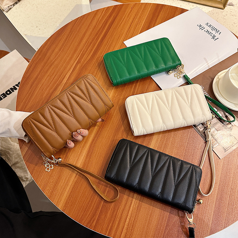 Modern Long Wallet in a Diamond Design