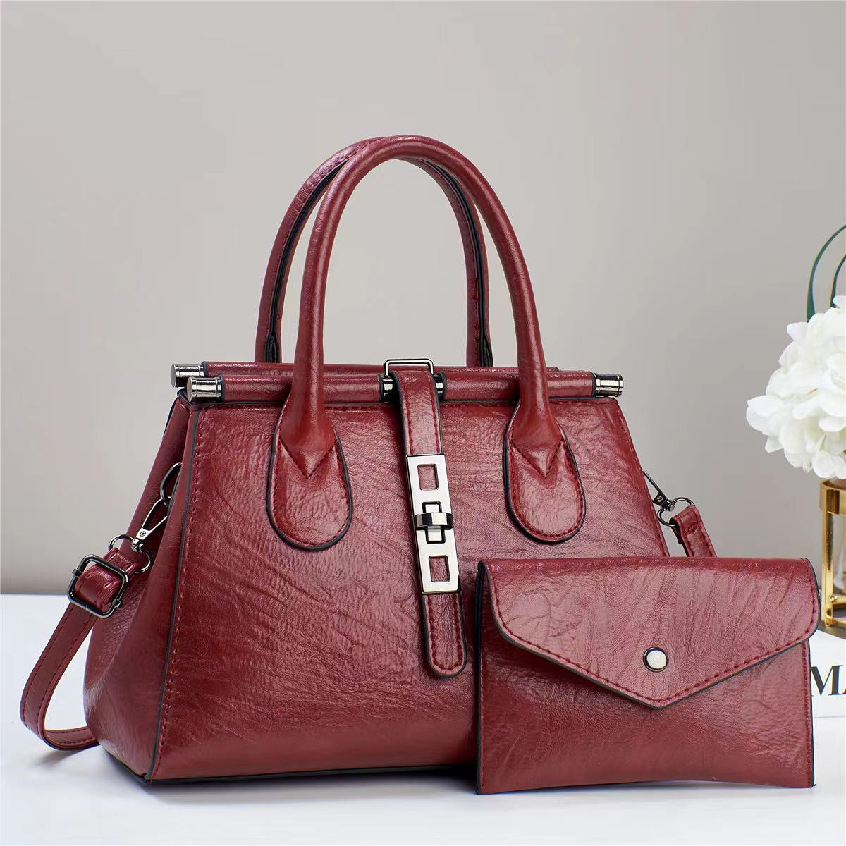 Stylish Retro Shoulder Bag with Large Capacity