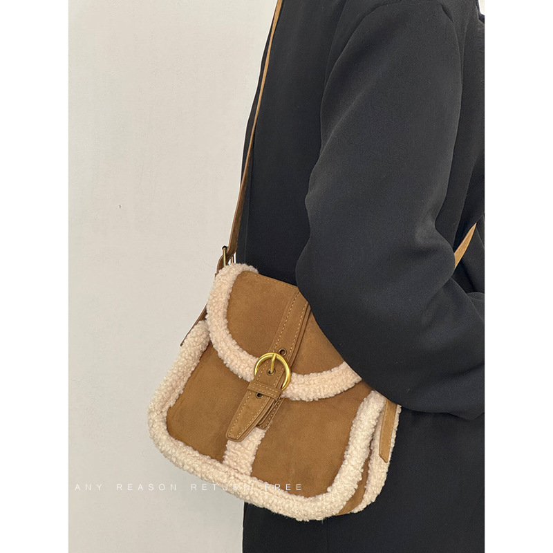 Cosy Chic Woollen Bag - Your Trendy and Warm Companion