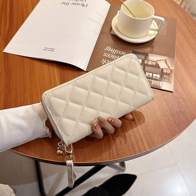 Modern Long Wallet in a Diamond Design