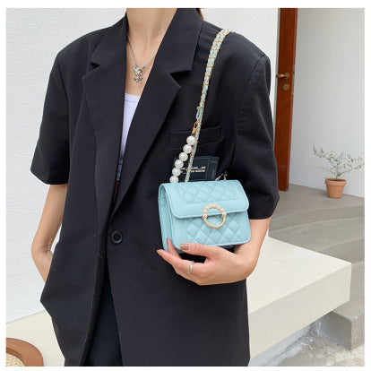 Diamond Chain Bag - Glamour Meets Style
