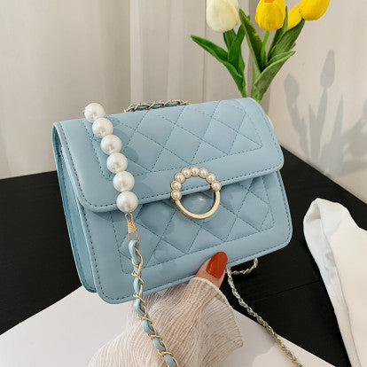Diamond Chain Bag - Glamour Meets Style