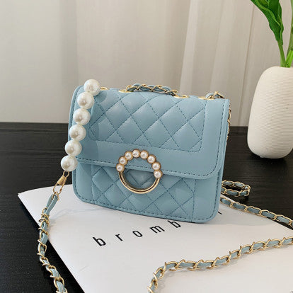 Diamond Chain Bag - Glamour Meets Style