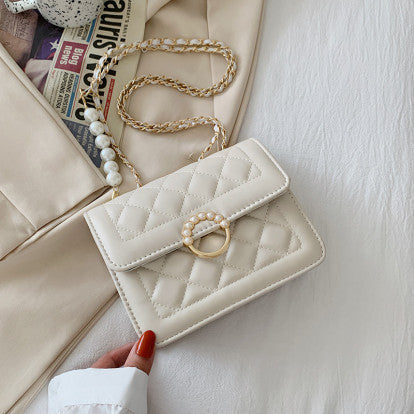 Diamond Chain Bag - Glamour Meets Style