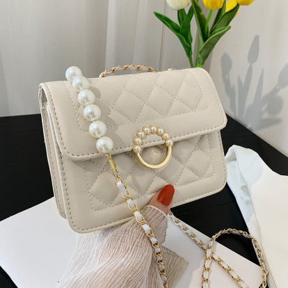 Diamond Chain Bag - Glamour Meets Style