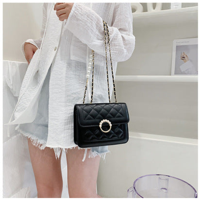 Diamond Chain Bag - Glamour Meets Style