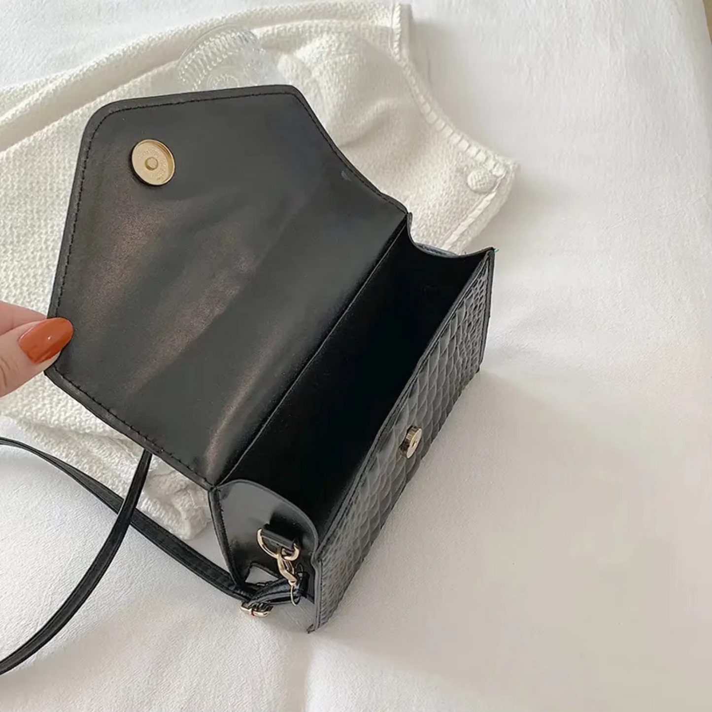 Chic and Timeless Leather Handbag