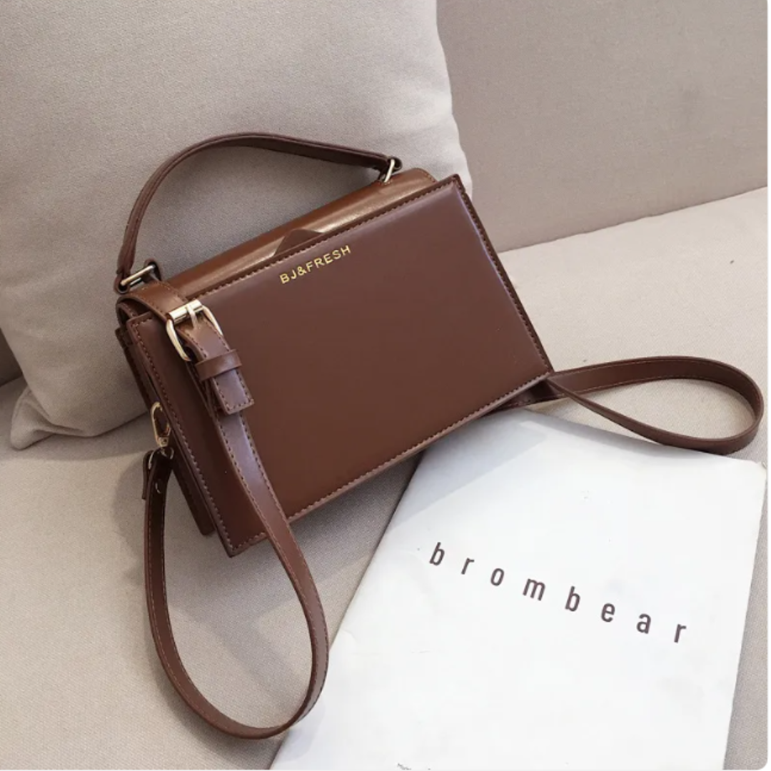 Women 's Shoulder Bag in a Modern Style