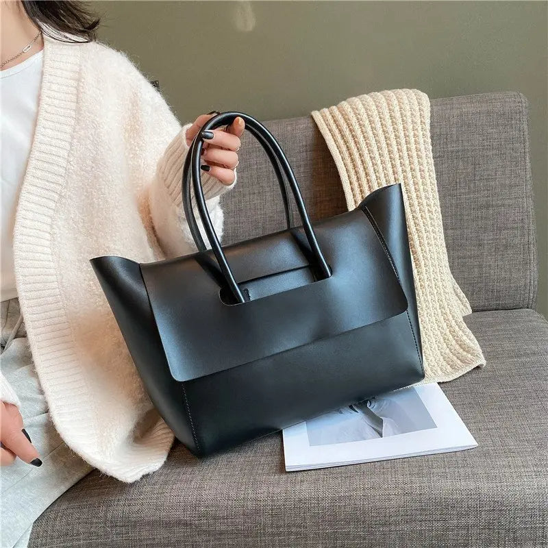 Elegant Handbag for Women with a Large Capacity