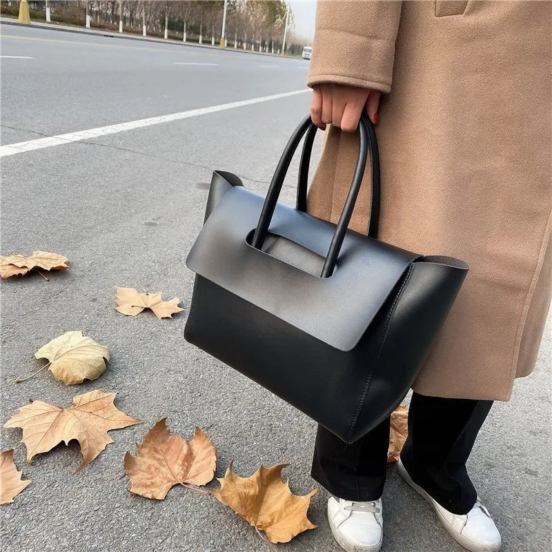 Elegant Handbag for Women with a Large Capacity