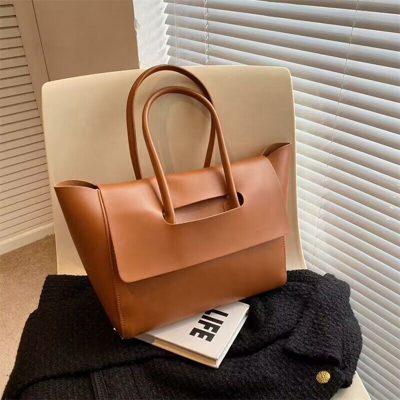 Elegant Handbag for Women with a Large Capacity