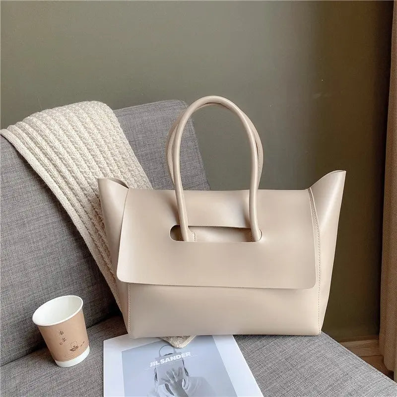 Elegant Handbag for Women with a Large Capacity
