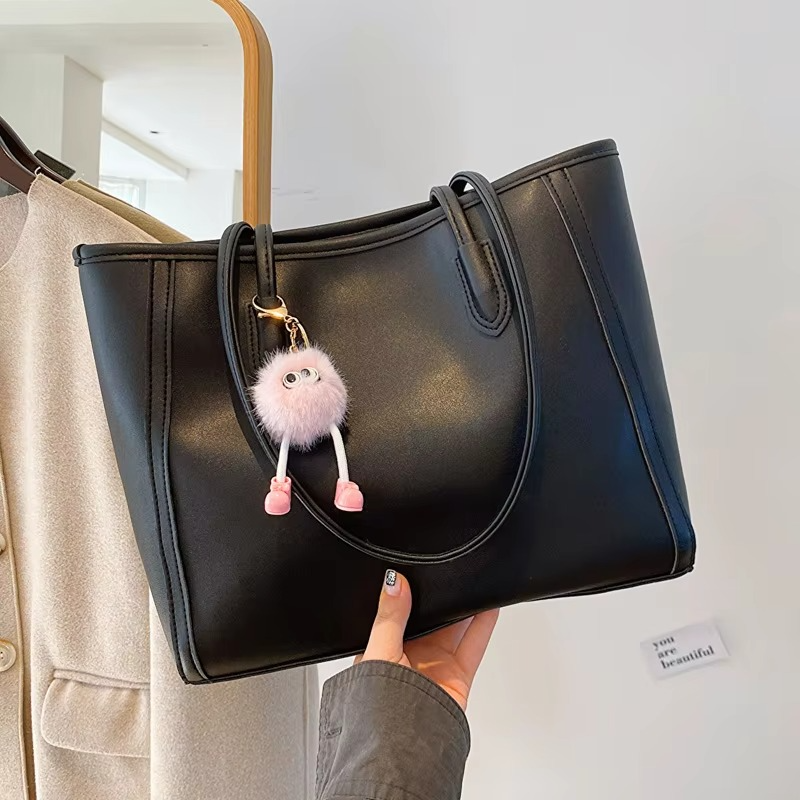 Stylish Shoulder Bag with Large Capacity