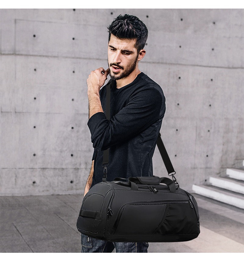 Portable Sports Bag with Large Capacity and Dry / Wet Separation