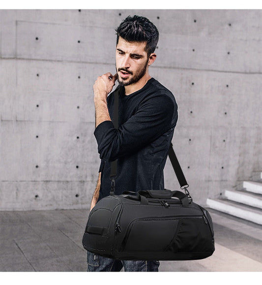 Portable Sports Bag with Large Capacity and Dry / Wet Separation